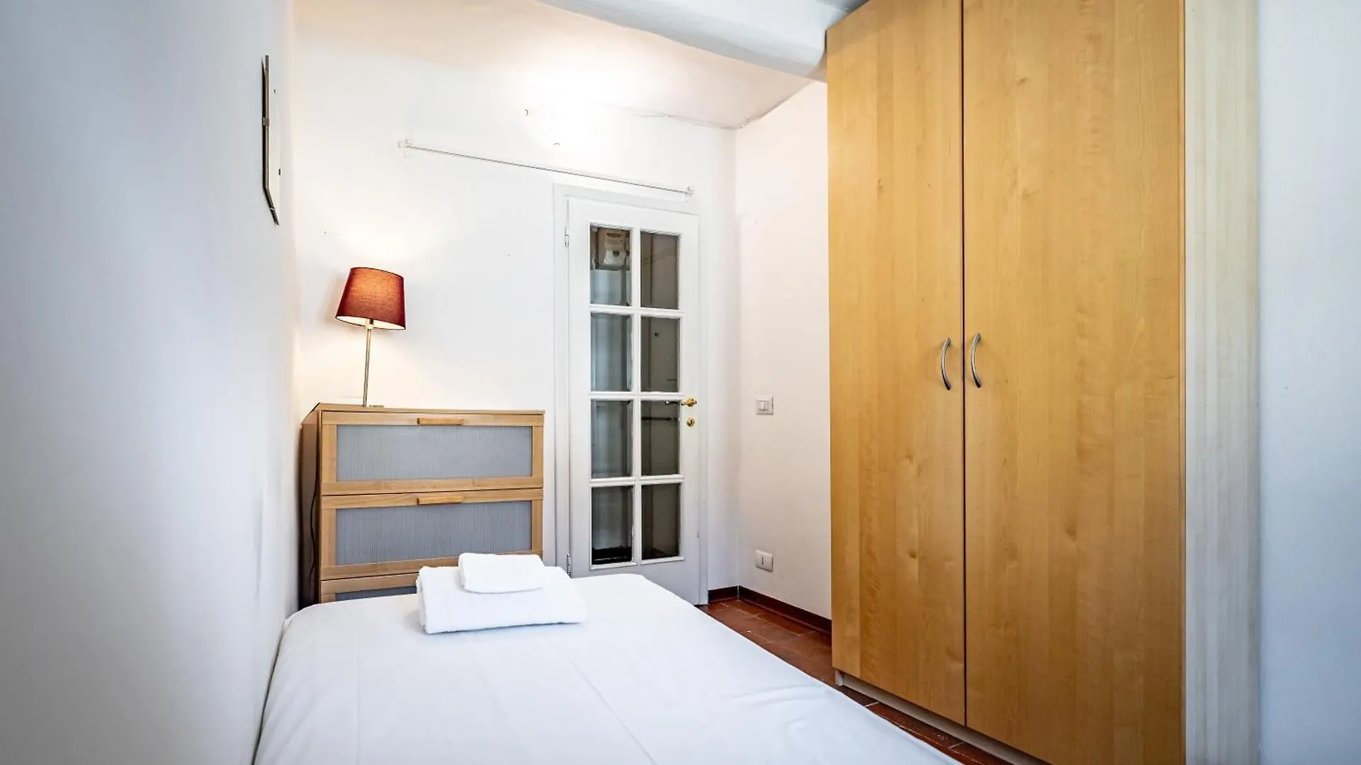 Roommo Viola Florence Italy