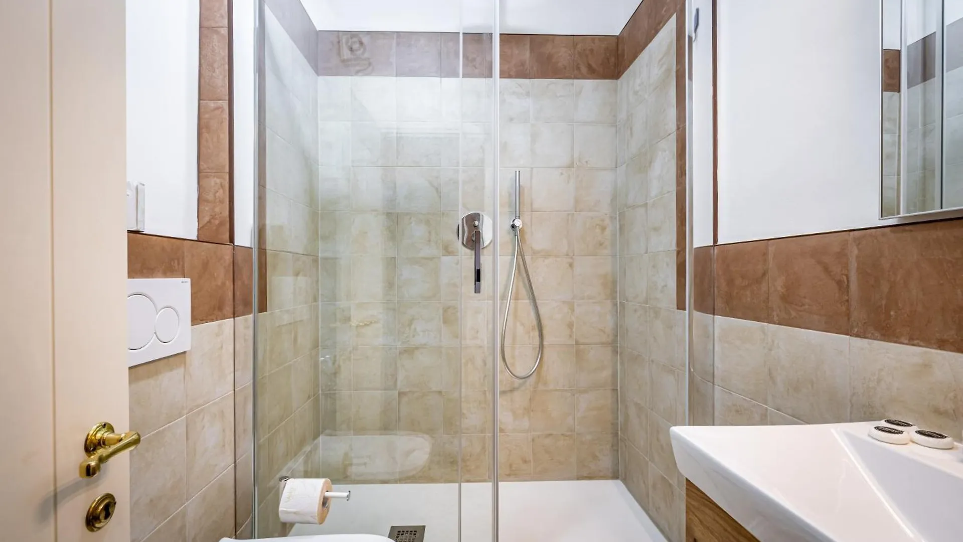 Roommo Viola Florence Italy