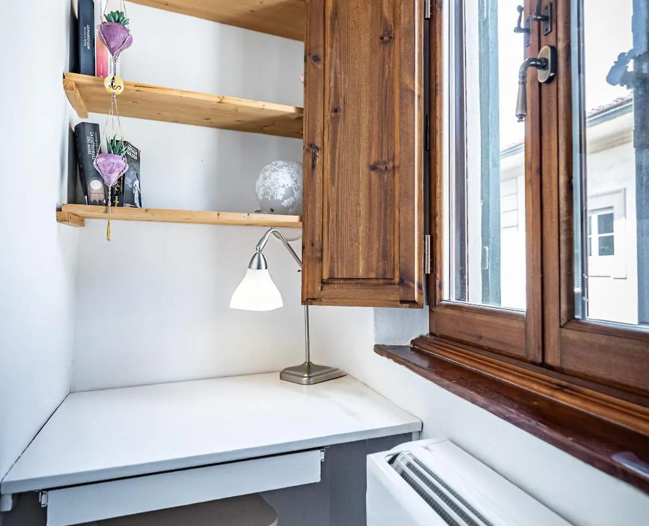 Roommo Viola Florencia Italia