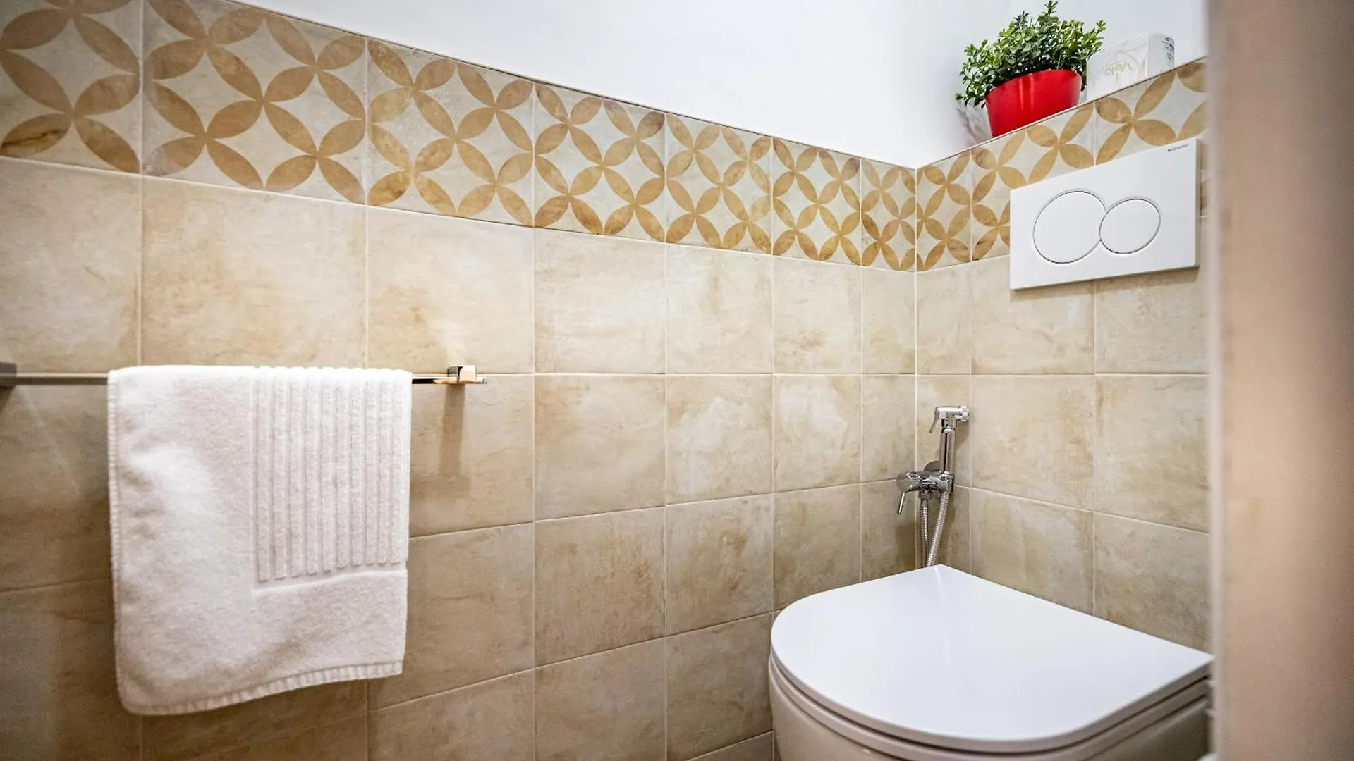 Roommo Viola Florencia 0*,  Italia